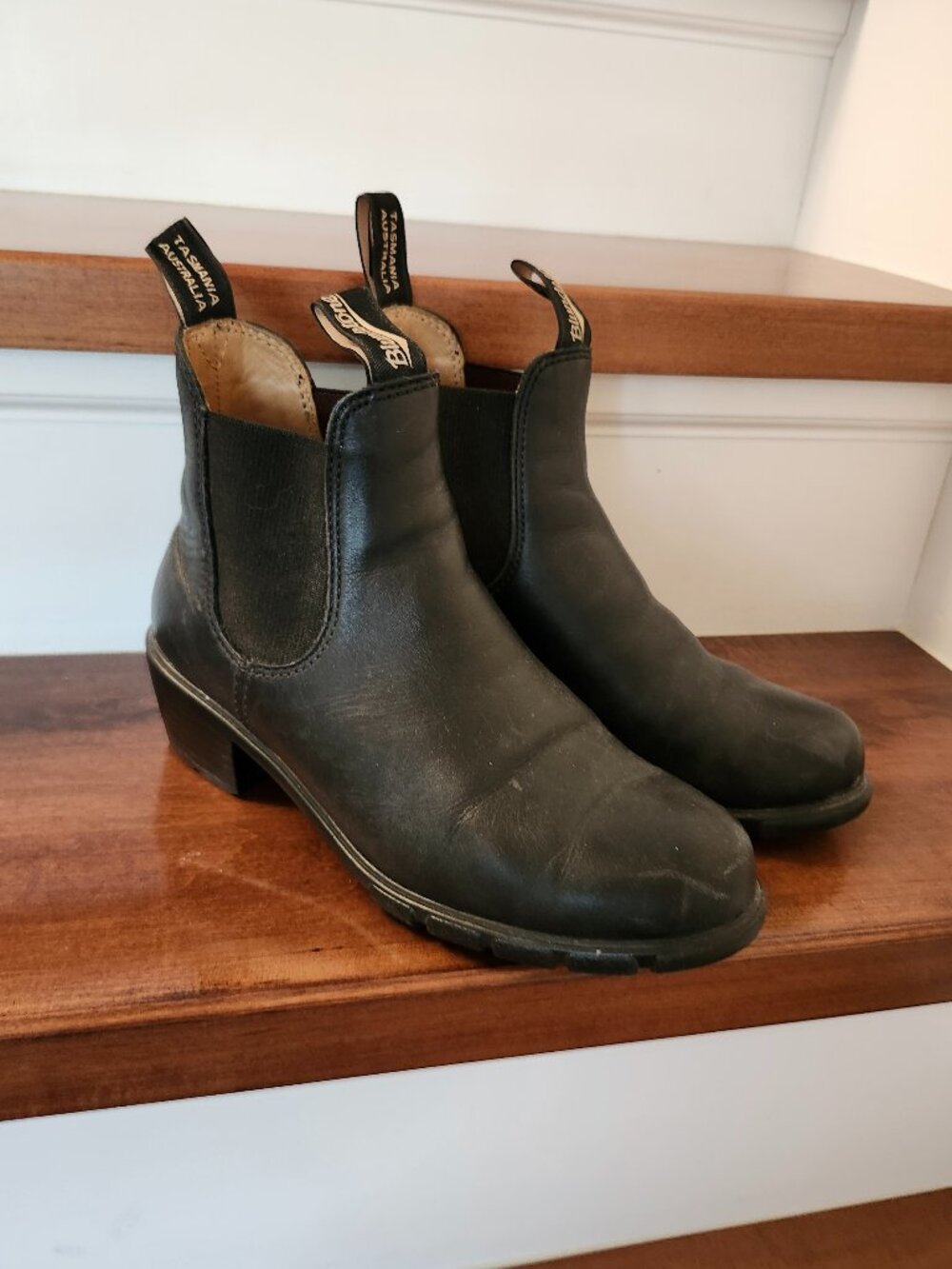 Blundstone heel chelsea black boots in women's size US 8.5